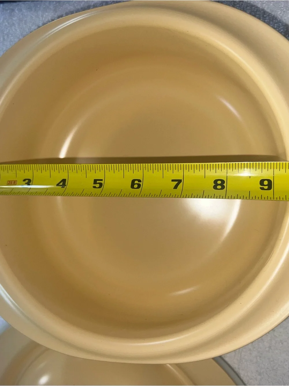 Vintage New Tupperware Ovenworks 2qt ROUND casserole, lid and seal Yellow 2 qt